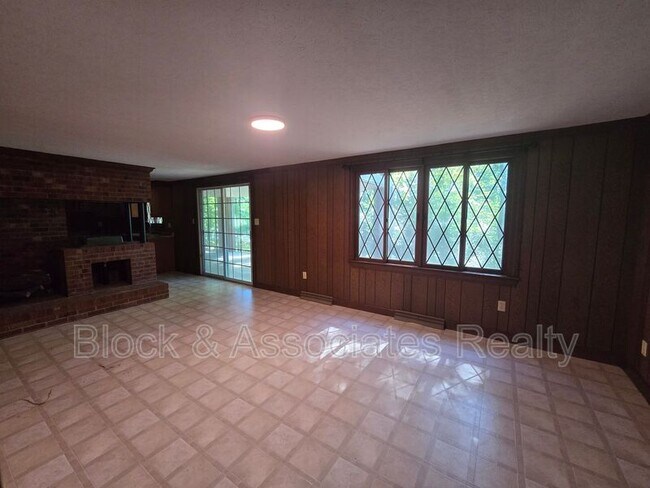 Building Photo - 1194 Ingram Dr