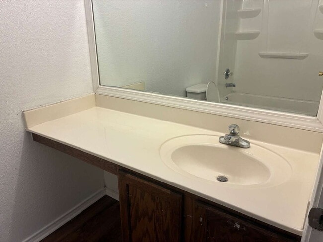 Building Photo - Four Bedroom/ Two and a Half Bed Home Near Brooks City Base