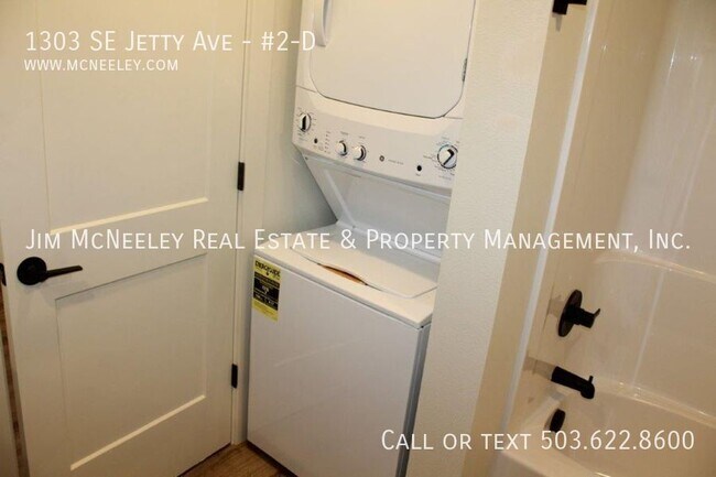 Building Photo - 1303 SE Jetty Ave