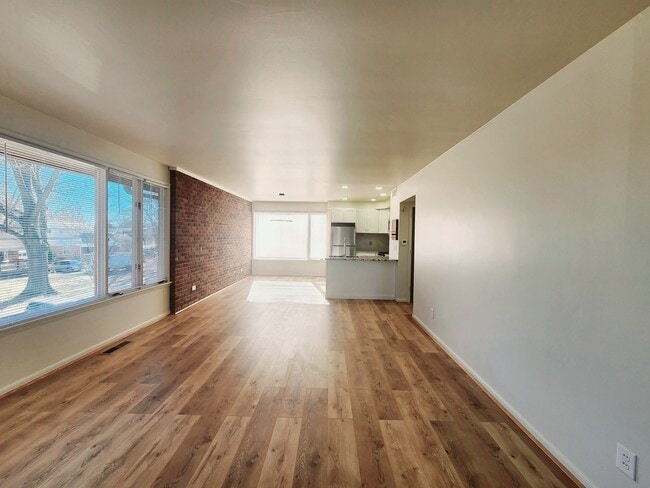 Building Photo - Drummond Flats