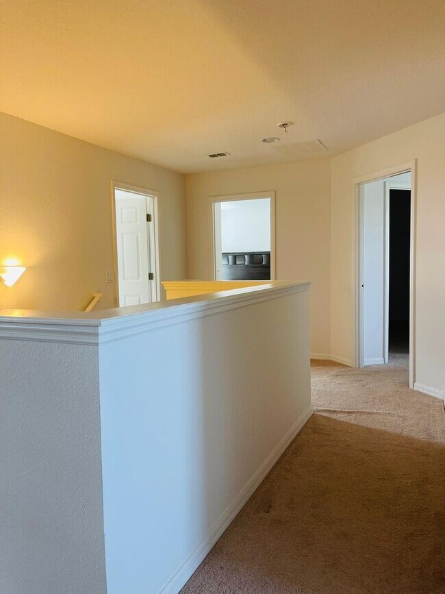 Building Photo - Brand new 4 bed 2 1/2 bath house in gated ...