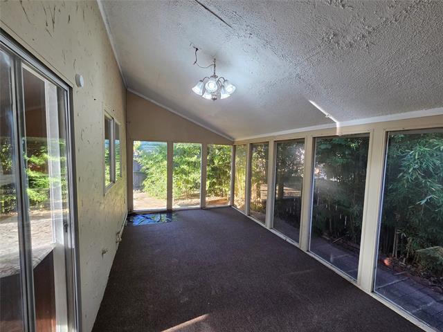 Building Photo - 917 Grasswood Dr