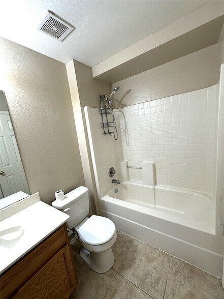 Building Photo - 822 Savage Dr