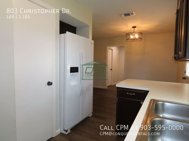 Building Photo - 803 Christopher St