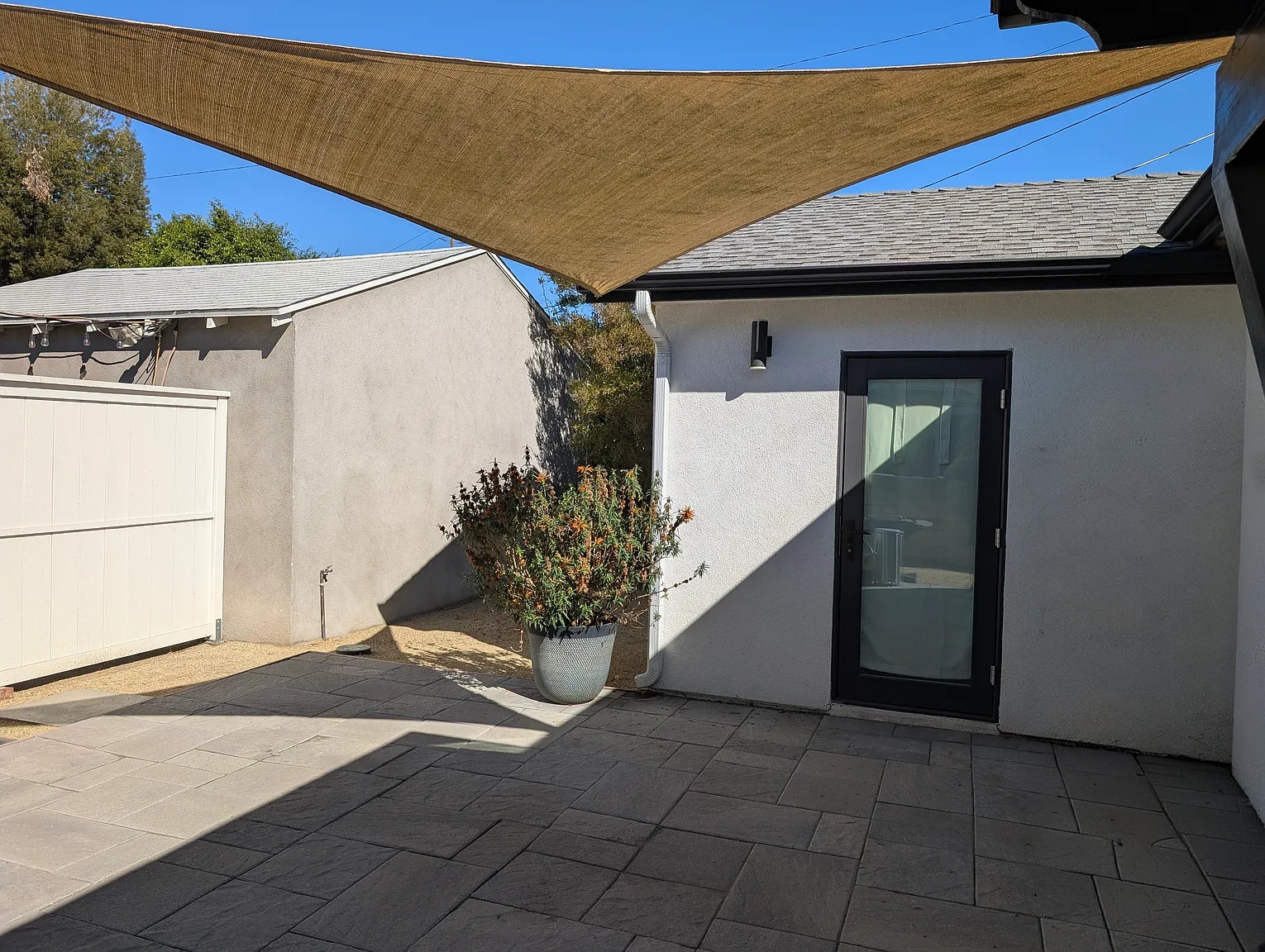 Building Photo - 240 W Cedar Ave