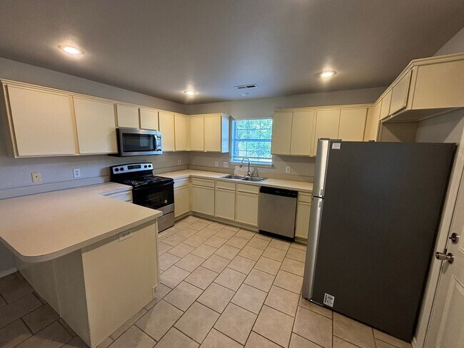 Building Photo - 954-956 N. Daisy Ln.