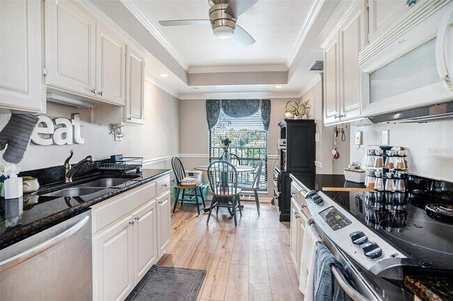 Building Photo - 2800 Cove Cay Dr