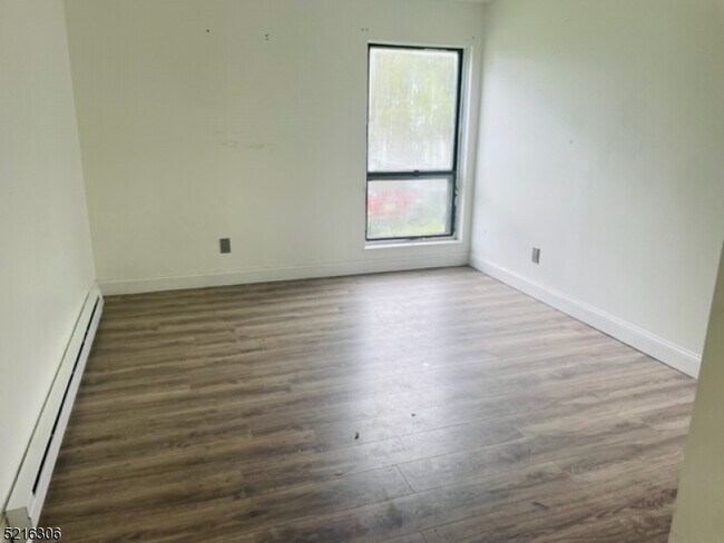 Building Photo - 310 Shore