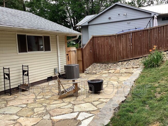 Building Photo - 23 Moore Ave