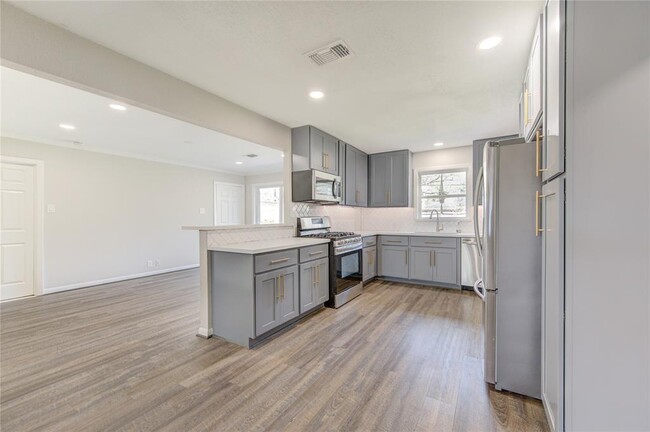 Building Photo - 6026 Clarewood Dr