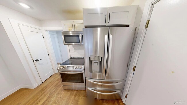 Building Photo - Greycliff 3 Bed