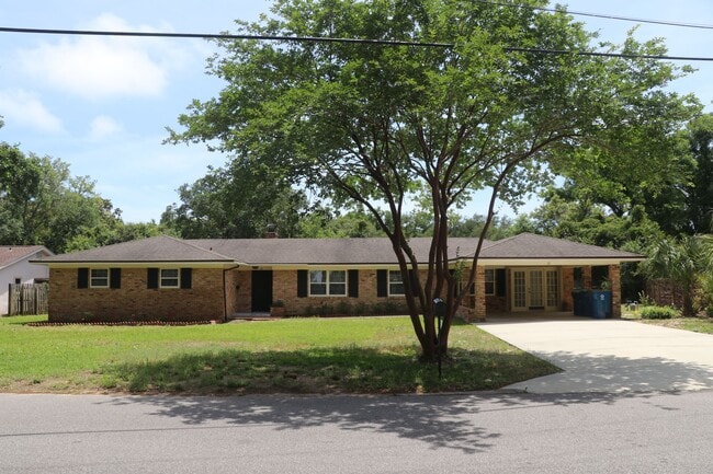 Primary Photo - 21 Highpoint Dr