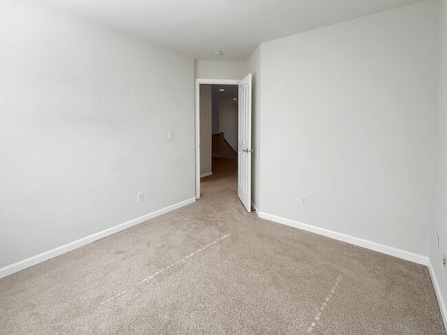Building Photo - Charming Bothell 4BR Home w/ Bonus, Porch Swing & Private Backyard Awning