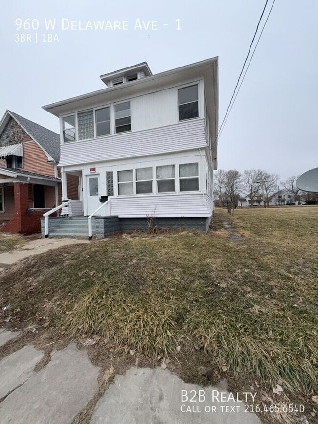 Building Photo - 960 W Delaware Ave