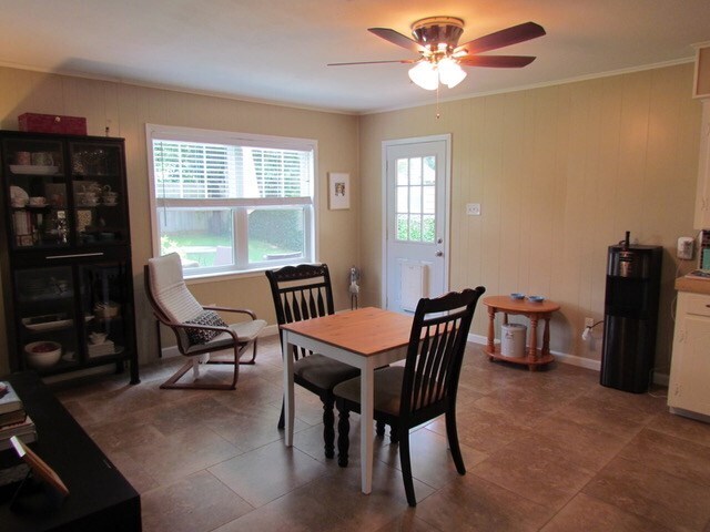 Building Photo - 1709 Gardenia Dr