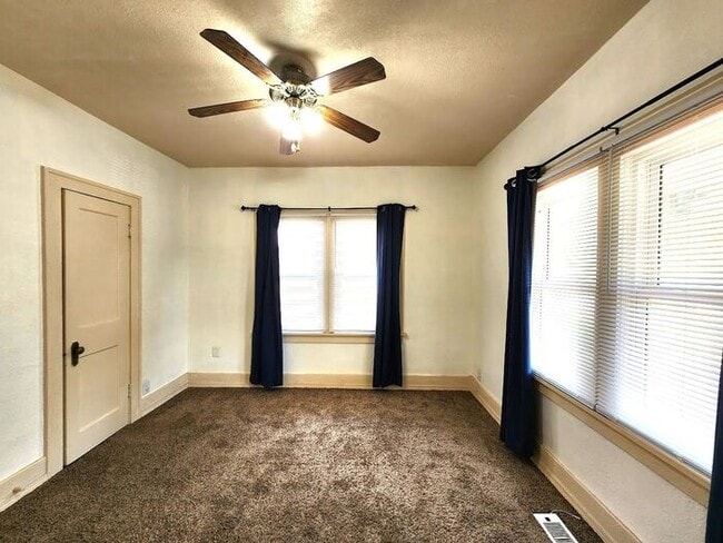 Building Photo - 2 Bed 1 Bath Plus Bonus Room in YOUNGS ENG...