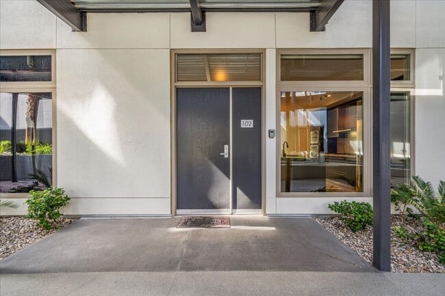 Building Photo - Serene Resort Community, 2 bd, 2 bth, 2 Story Gym, Rooftop Deck, 4 Pools