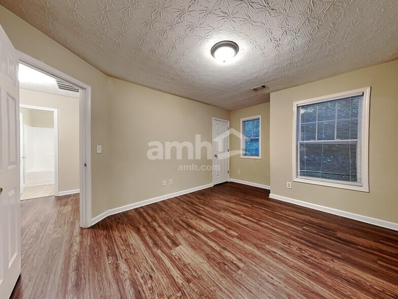 Building Photo - 4245 Windale Dr NW