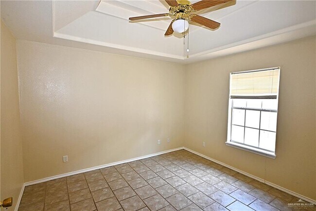 Building Photo - 17 West Dr