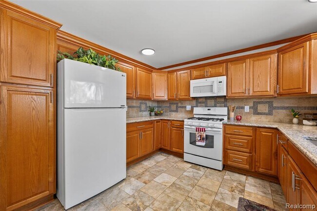 Building Photo - 2268 Serra Dr