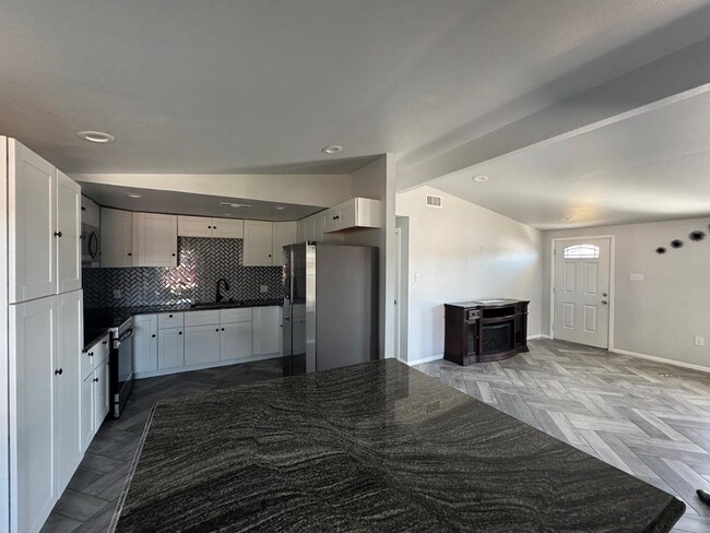 Building Photo - 2700 Cumberland Rd