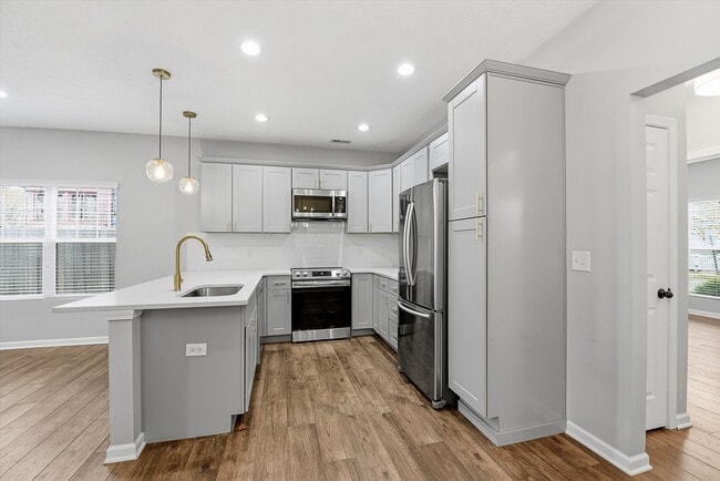 Building Photo - 630 N Hamilton Ave