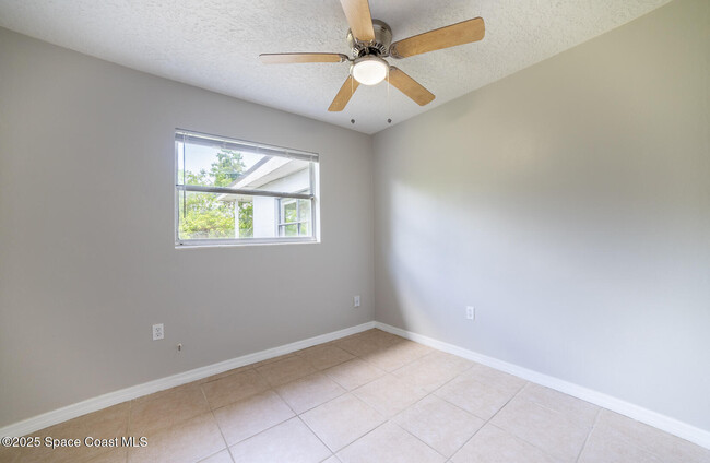 Building Photo - 2285 Dolphin Rd