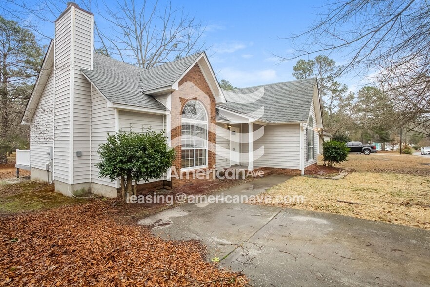 Building Photo - 128 Winslow Way