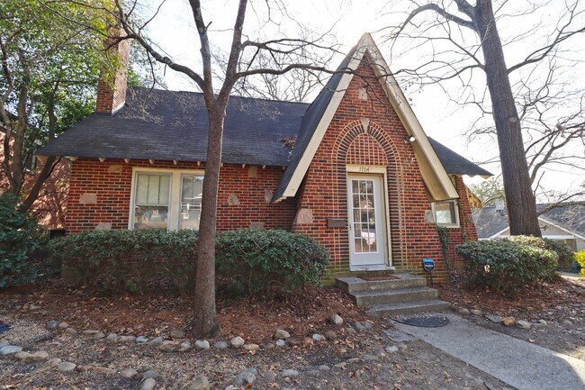 Building Photo - Live just minutes from USC, Five Points, a...