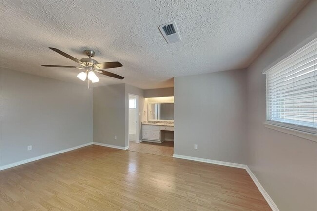 Building Photo - 13627 Montaigne Dr