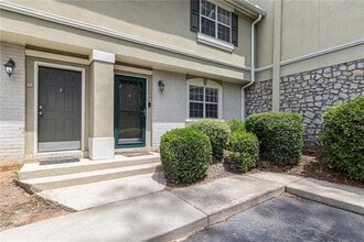 Building Photo - 6900 Roswell Rd