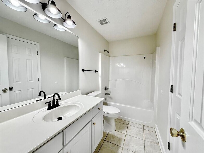 Building Photo - 1070 Rafington Dr