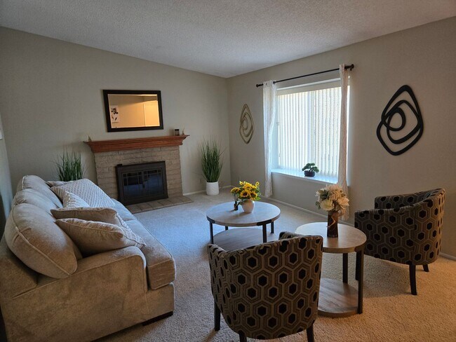 Building Photo - 6413 W Roy Rogers Dr