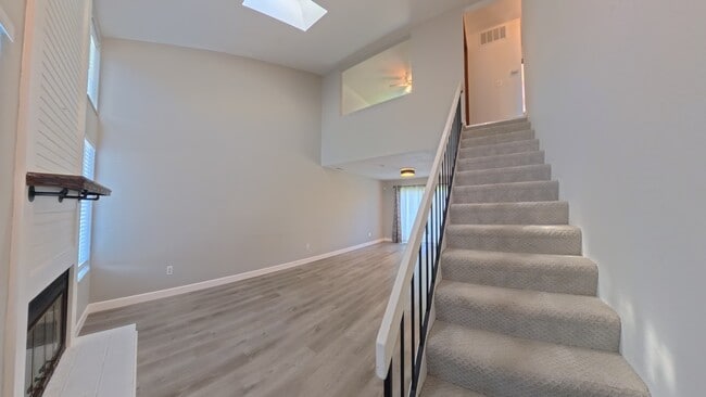 Building Photo - 1112 Woodgate Dr