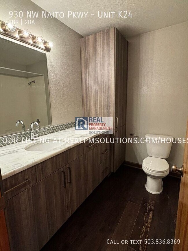 Building Photo - 930 NW Naito Pkwy