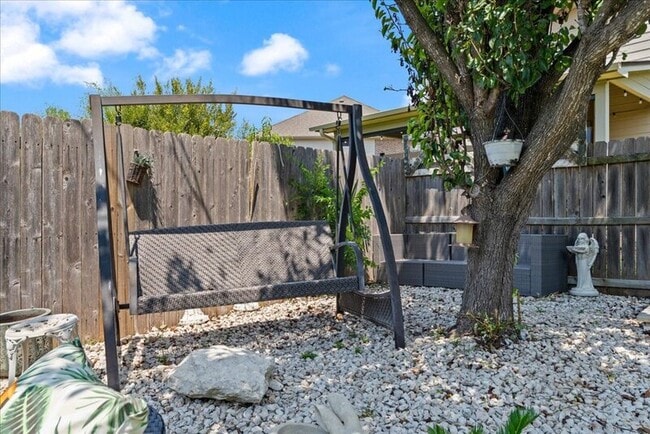 Building Photo - 1505 Laurel Oak Loop