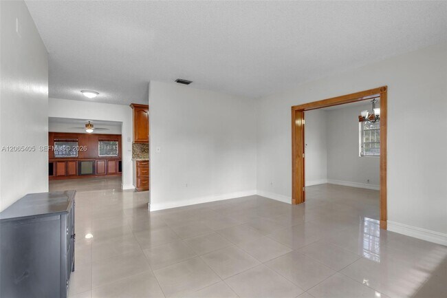 Building Photo - 5560 W 6th Ave