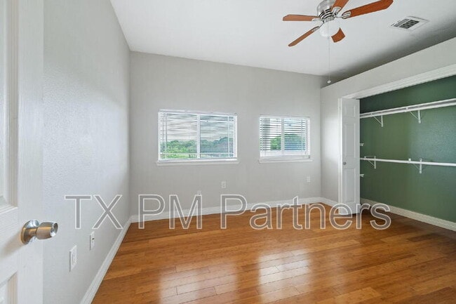 Building Photo - 13819 Lakeview Meadow Dr