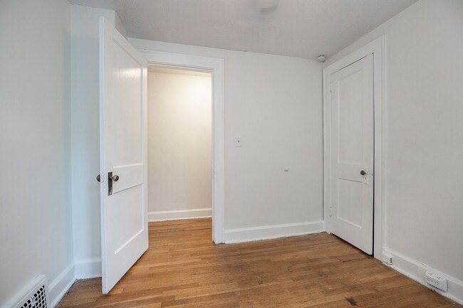 Building Photo - 3 Bedroom/2 bath Single House!! Euclid!!!