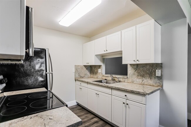 Building Photo - 7801 SW 6th Ct