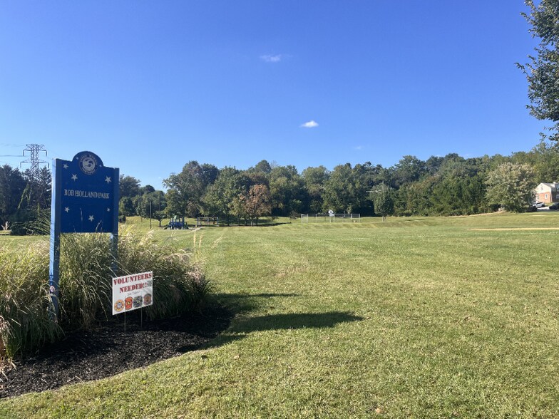 Building Photo - 176 Walnut St