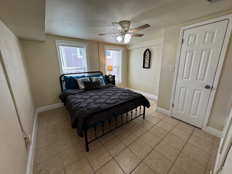 Building Photo - 319 S Olive St