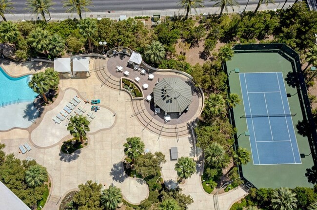 Building Photo - Turnberry Towers 2705W-City/Golf Course Views from this Stunning 1Bd/1.5Ba Residence