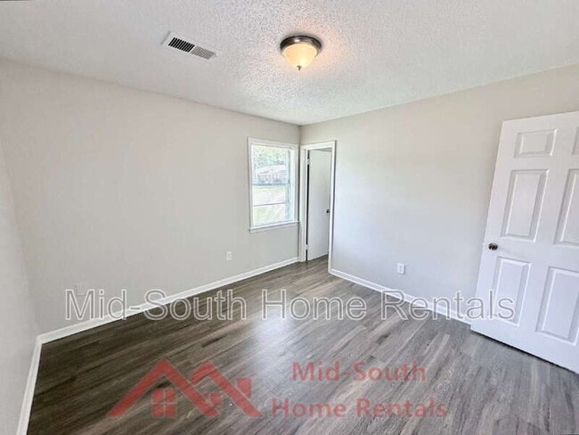 Building Photo - 3431 Rebeh Rd