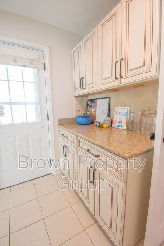 Building Photo - 205 Bethune St