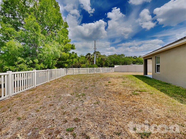 Building Photo - 13928 Reindeer Cir