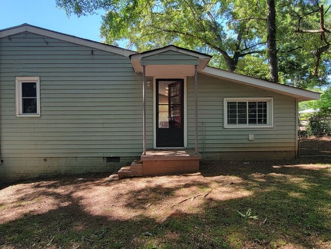 Building Photo - Rent 2 Get 2 Rooms for Free- This home is Priced as a 2bdrm in Intown Atlanta