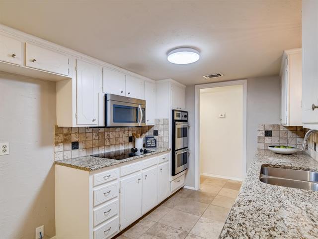 Building Photo - 1724 Westridge Dr