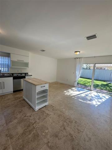 Building Photo - 2772 SW 31st Ct