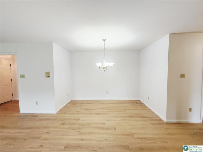 Building Photo - 4501 N Hedgerow Dr